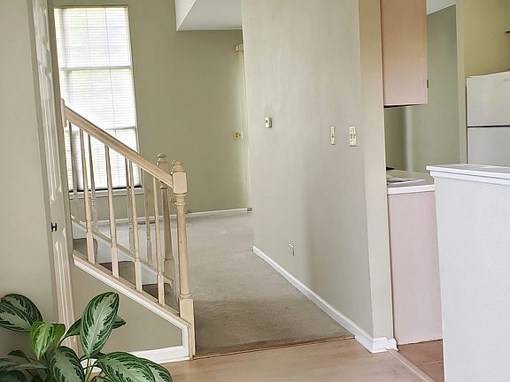 5th image of 399 Maidstone Ct #0