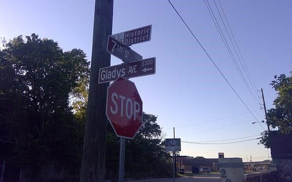 Exterior Neighborhood (street photo)