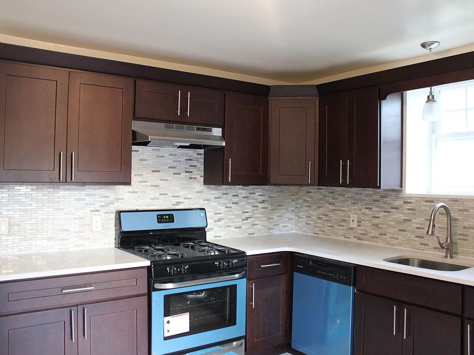 Modern, Renovated Kitchen with new stainless steek appliance