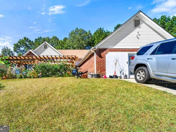 11045 Knotty Pine Pl, Hampton, GA 30228