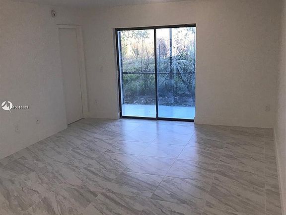 4th image of 902 NE 209th St #103-40