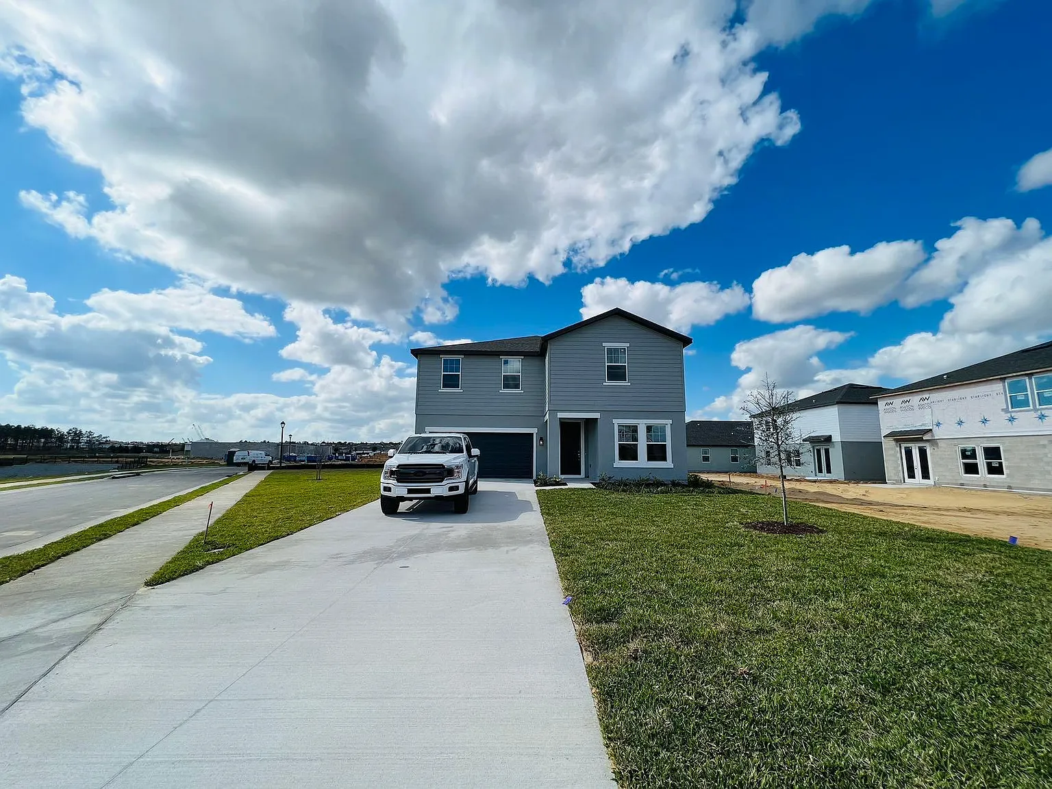 2223 Derwent Dr — Photo 2