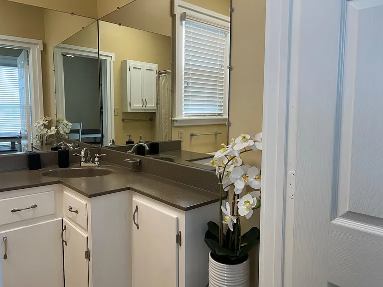 105 S McLemore Ave #1 — Photo 15