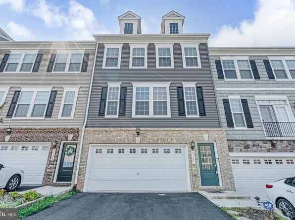 8741 Elsing Green Dr, Manassas, VA 20112