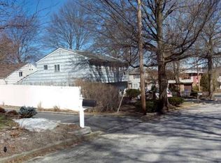 4 Waterview Ln, Northport, NY 11768