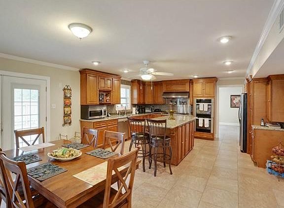 3rd image of 916 Marlene Dr