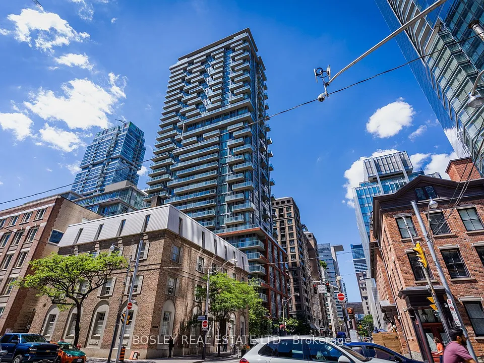 126 Simcoe St #1302