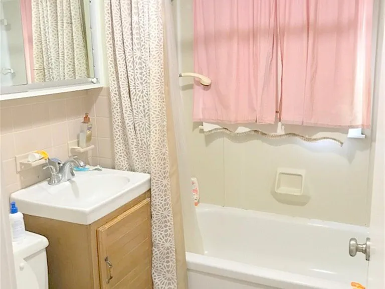 12 Hamilton St #1 — Photo 6
