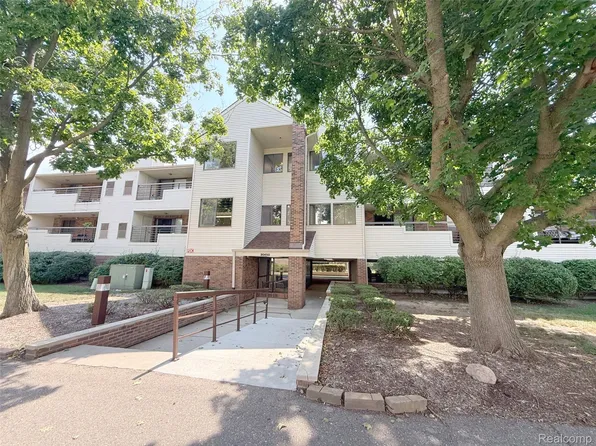 30450 Orchard Lake Rd Unit 73, Farmington, MI 48334