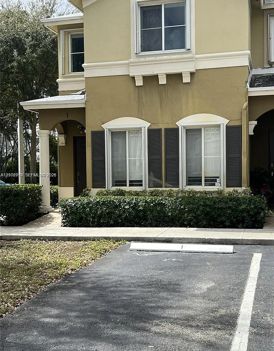 Century Park Condo — Photo 2