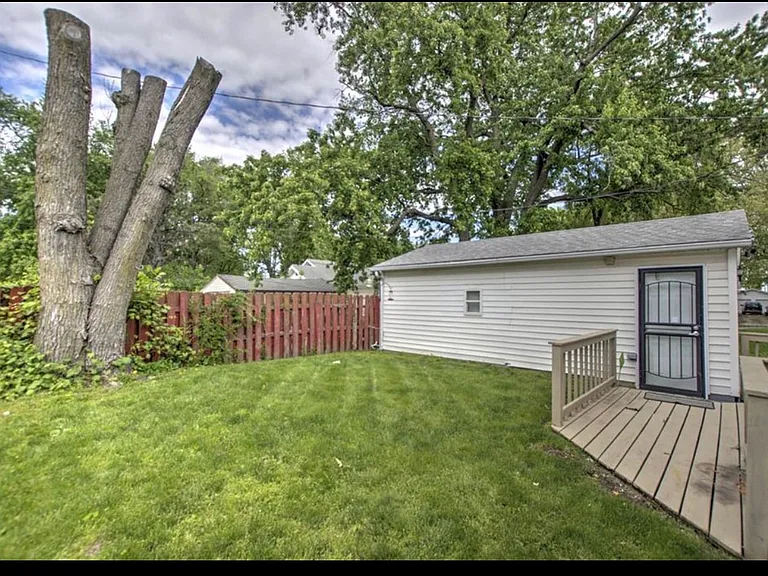 2203 N Jasper St — Photo 4