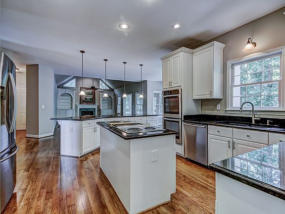 Kit Open to Family Rm