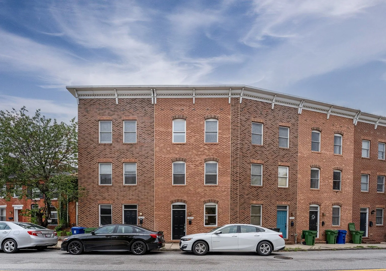Four Large Bedrooms, 2.5 Bathroom Townhouse in South Baltimore — Photo 1