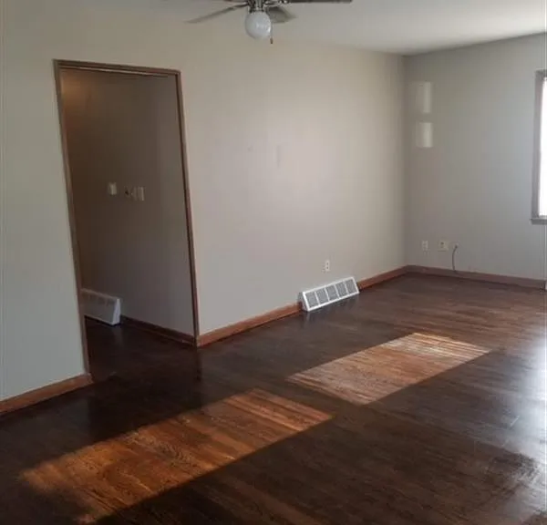 418 Jefferson St — Photo 1