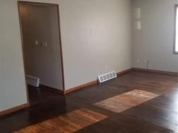 418 Jefferson St, Warrensburg, MO 64093