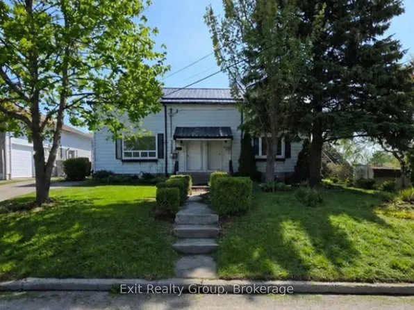 13 Flindall St, Quinte West, ON K8V 3C9