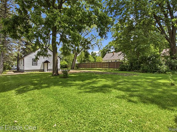 5th image of 17 N Midland Dr