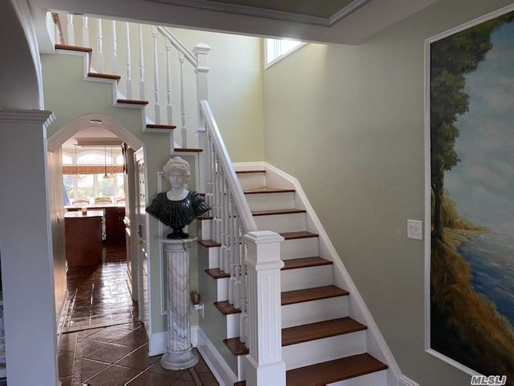 4 Bed 4 Bath Property, New York • 2,550 Sq Ft
