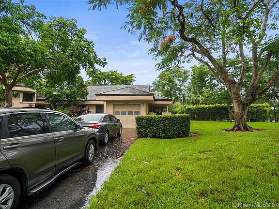 4th image of 9411 N Chelsea Dr N #9411