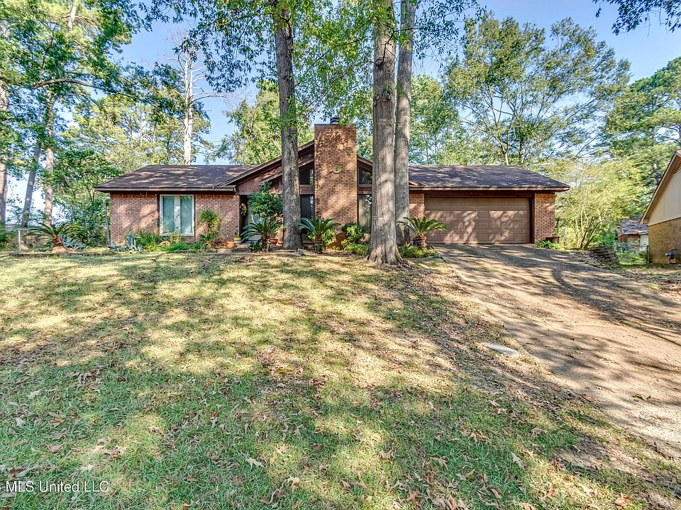 1st image of 405 Deborah Cir