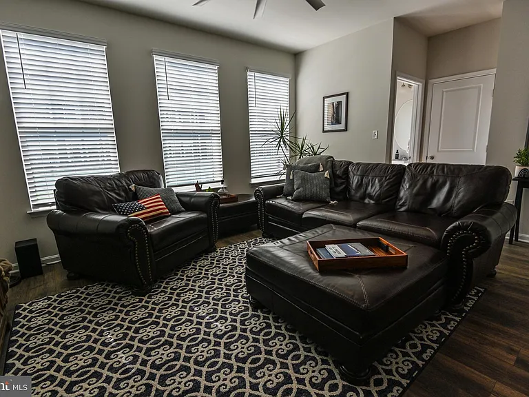 2047 Hinshaw Dr — Photo 13