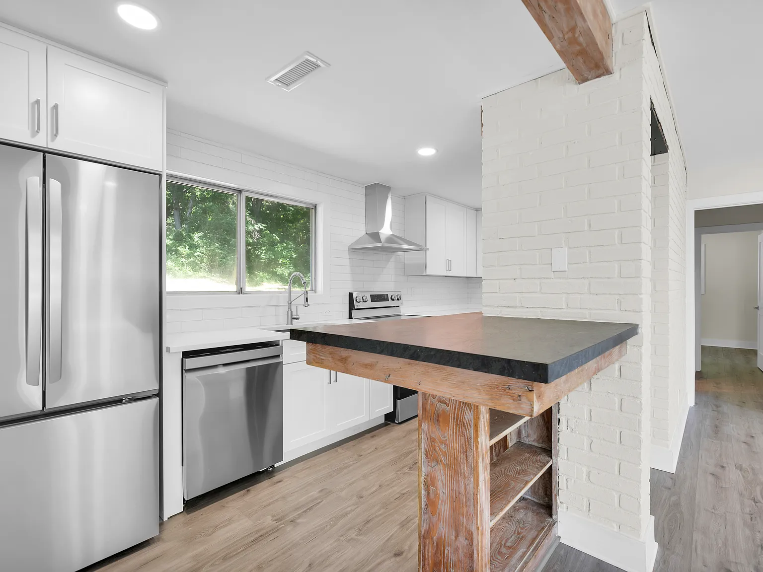 4 bed, 2800 sqft, $6,500 — Photo 4