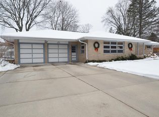 N79W15013 Menomonee Manor Dr, Menomonee Falls, WI 53051