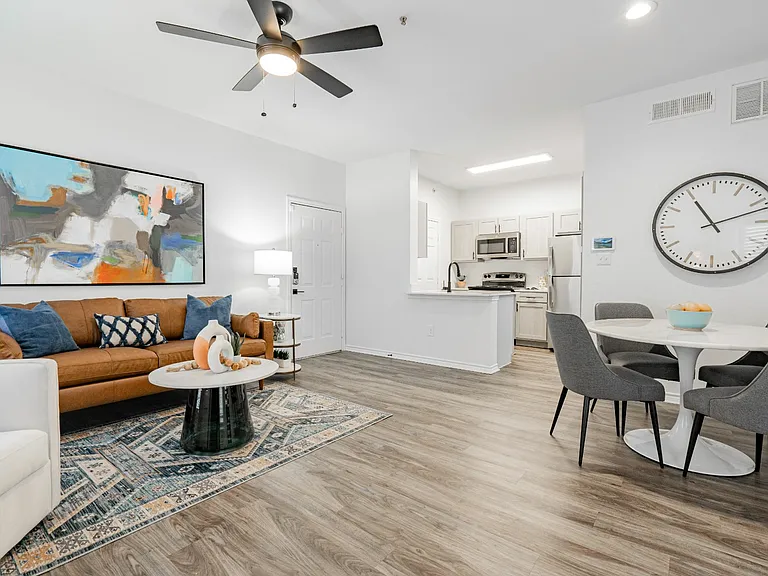 9th Street Apartments — Photo 15