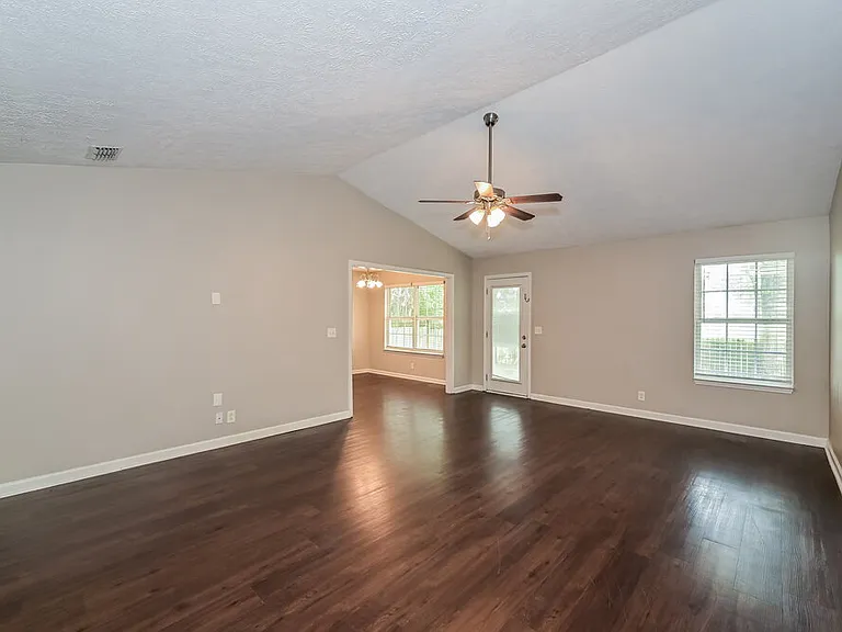 2911 Boyle Ct — Photo 4