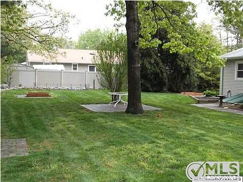 3rd image of 1965 Glen Oak Dr