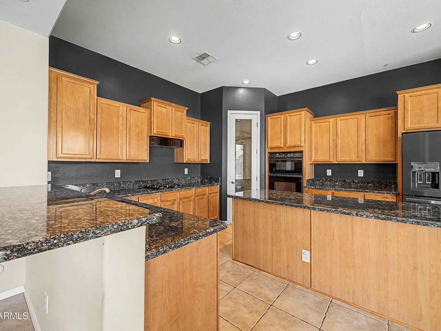 3 bed, 2.0 bath, 2259 sqft, $3,400 — Photo 3