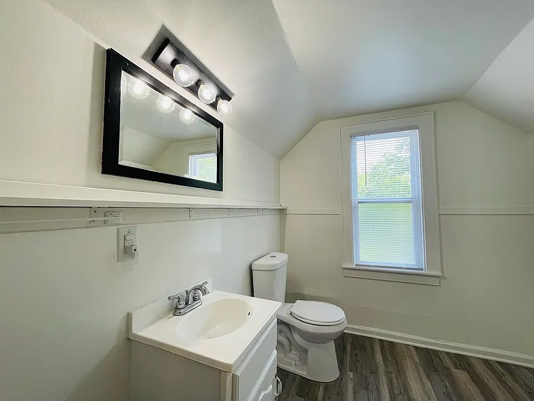1323 Leonard St NE — Photo 39