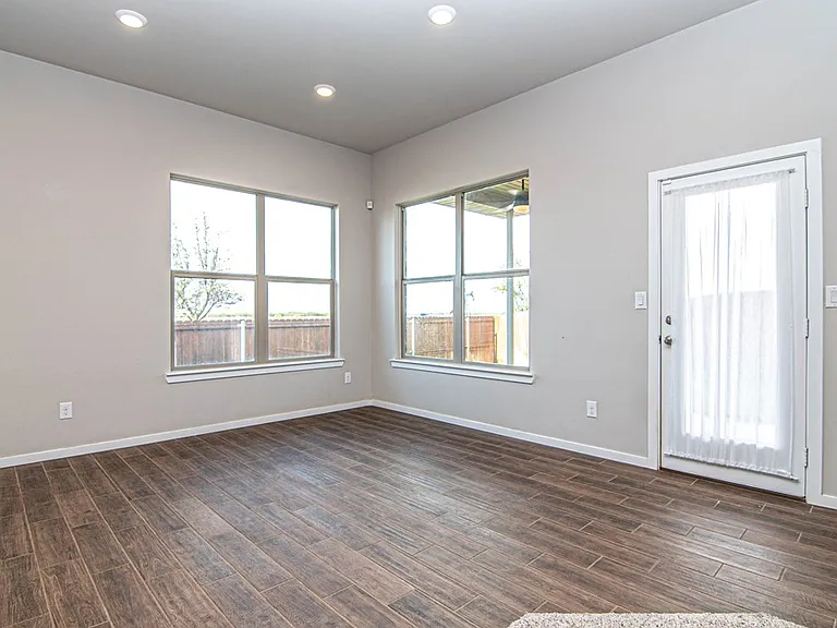 6914 Outlaw Ct — Photo 10