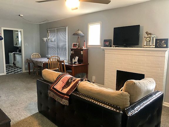 Living room/dining room