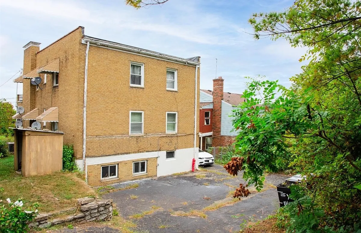 Photo 2 of 9 - 1735 Carrahen Ave #2 - Cincinnati, OH Building Photo - 1735 Carrahen Ave #2
