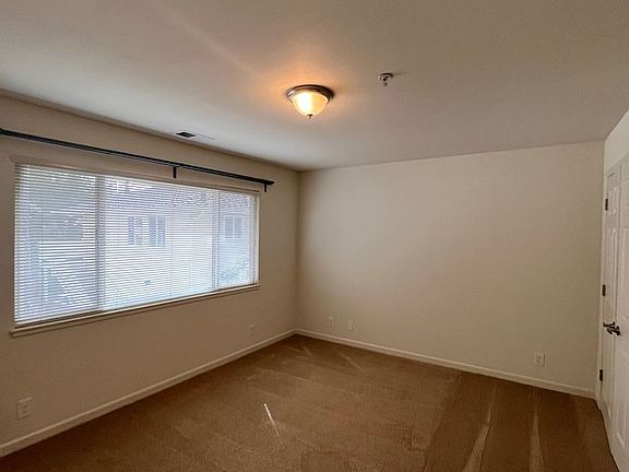 5th image of 831 University Ave #841