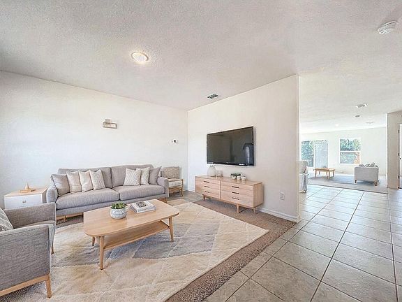 4th image of 1390 Schumann Drive