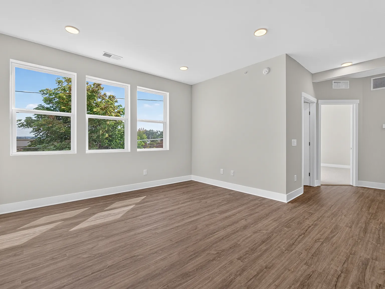2 bed, 926 sqft, $2,200 — Photo 4