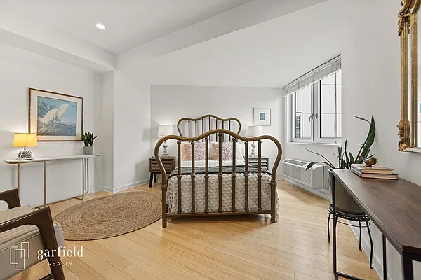 Bedroom, photo 2