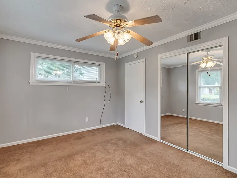 319 Tanglewood Rd — Photo 9