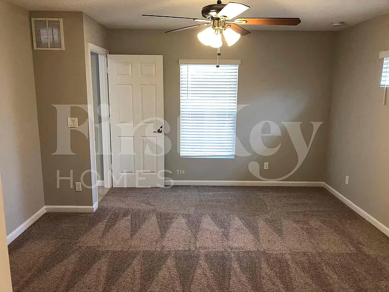 1773 SW Cannon Ave — Photo 10