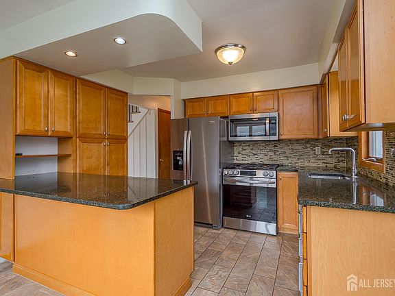2nd image of 32 Lincoln Ave