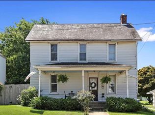 10 W Pennsylvania Ave, Stewartstown, PA 17363