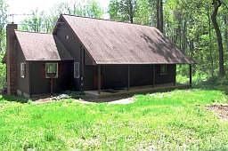 Built in 1987, sets 350' back from rd 