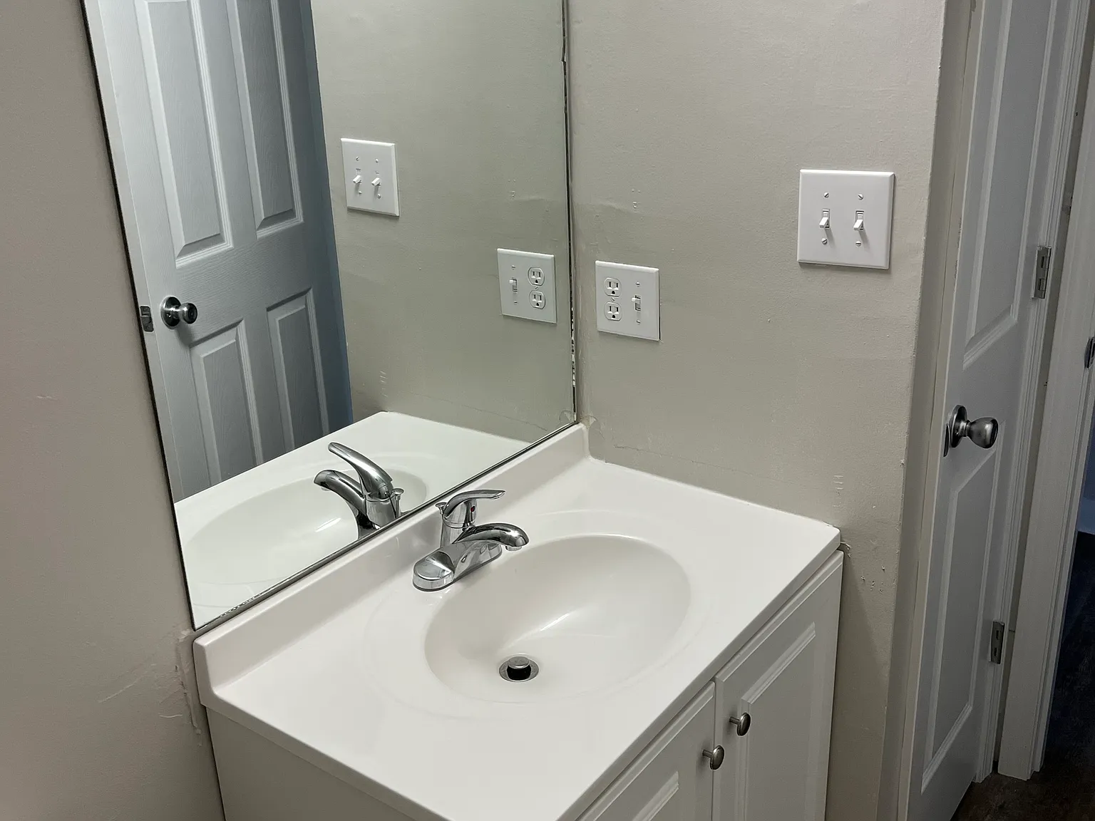 2 bed, 1.5 bath, $975 — Photo 3