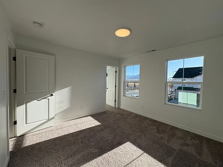1592 N Summer Springs Cv — Photo 28
