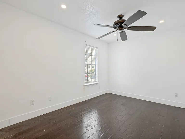 4624 San Jacinto St #B — Photo 8