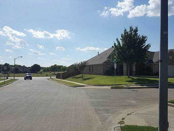 4th image of 832 Big Willow Dr