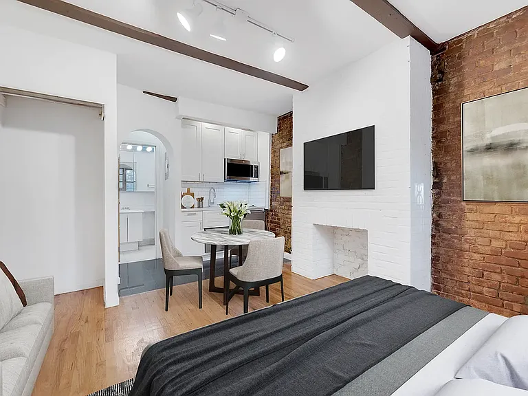 224 Sullivan St #C21 — Photo 1