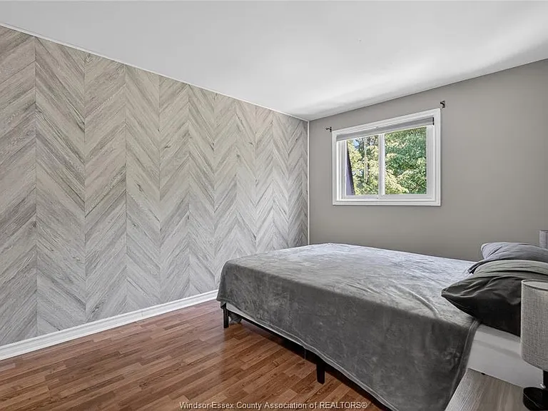 6298 Thornberry Cres — Photo 16